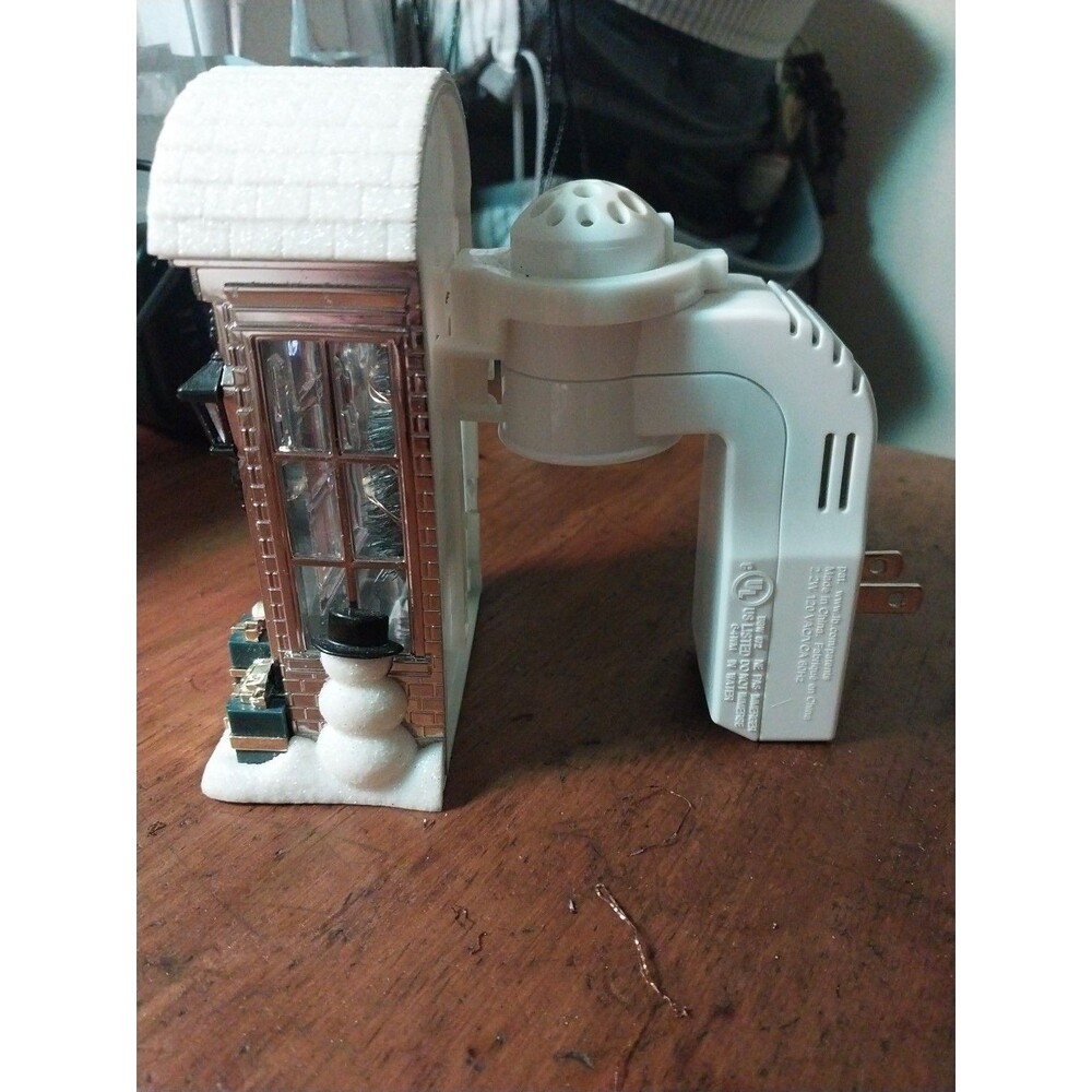 2 Bath & Body Works Christmas Wallflower Projectors - Paris & Red Door House - Picture 11 of 13